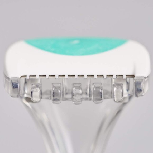 Kai About Body Bikini Shavers - Gentle Razors for Shaving - Picture 6 of 7